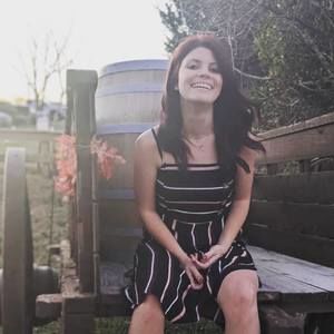 Meet your Posher, Roxana